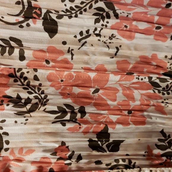 Short cap sleeves but in front with collar pleated accordion blouse - Picture 3 of 3